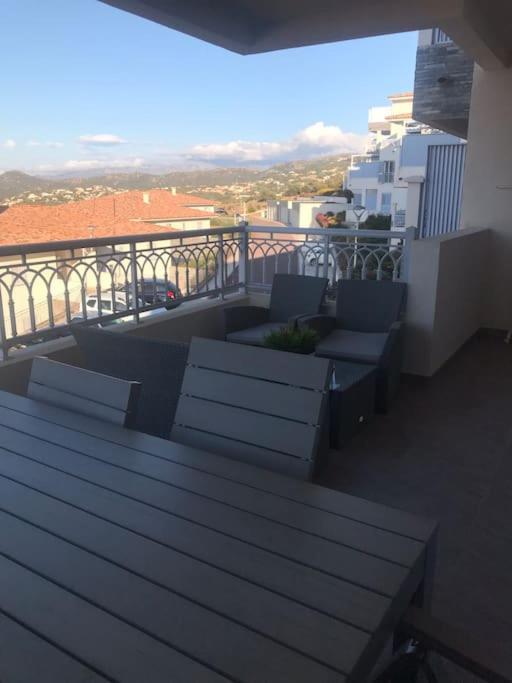 Appart Avec Terrasse Vue Sur Mer Exceptionnelle LʼÎle-Rousse Εξωτερικό φωτογραφία