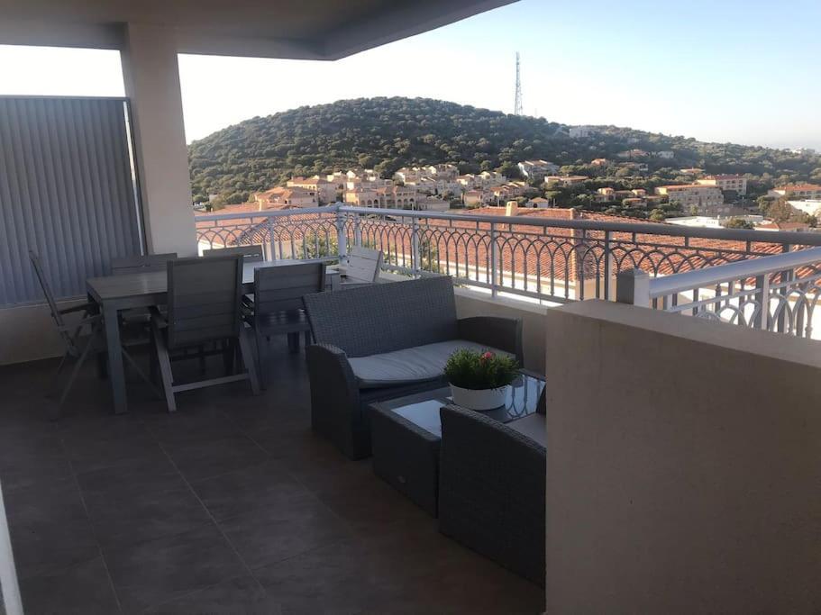 Appart Avec Terrasse Vue Sur Mer Exceptionnelle LʼÎle-Rousse Εξωτερικό φωτογραφία